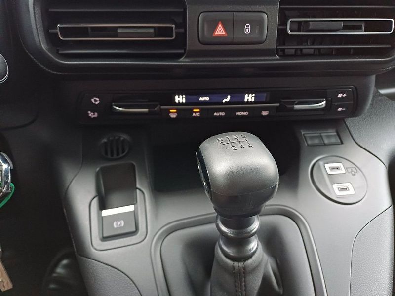 Citroën Berlingo PLUS PROFI Petrol 110k Manual - fotka 23 z 40