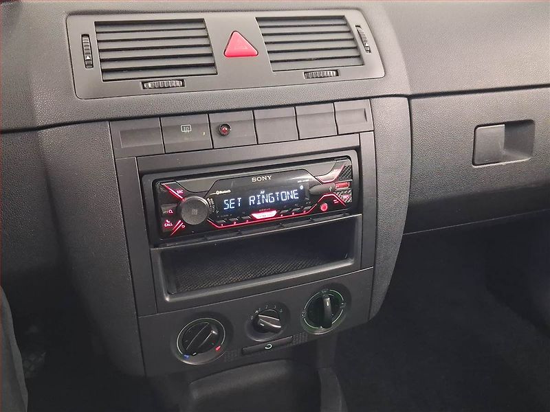 Škoda Fabia (2006) 1.2, po STK, v dobrém stavu - fotka 12 z 15