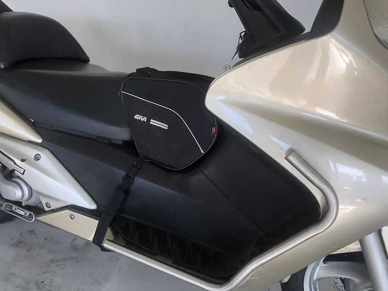 Honda FJS 600 Silver Wing - fotka 17 z 19