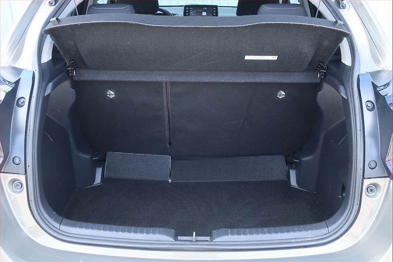 Toyota Yaris (2023) 1.5 VVT-i Hybrid, Automat - fotka 14 z 20