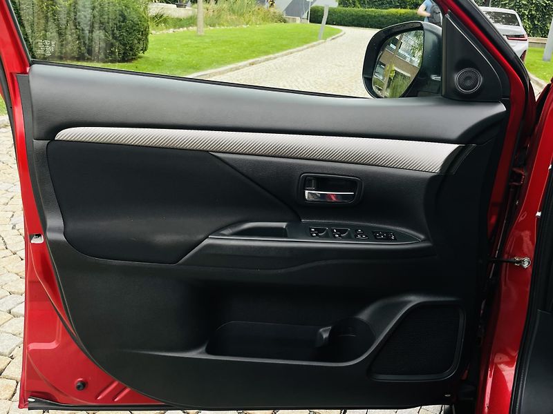 Mitsubishi Outlander 2.2D 4x4 1MAJ TAŽNÉ SERVISKA  - fotka 31 z 42
