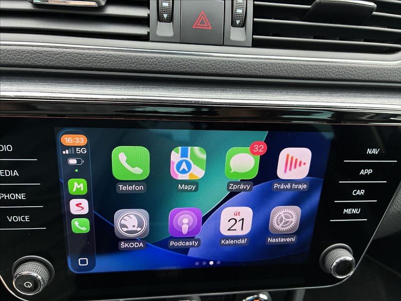 Škoda Superb 2,0 STYLE,PANORAMA,TAŽNÉ,LED - fotka 28 z 36
