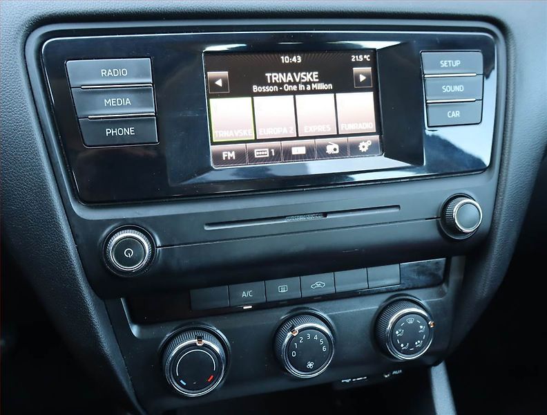 Škoda Octavia (2015) Ambition 1.6 TDI, Tempomat - fotka 12 z 15