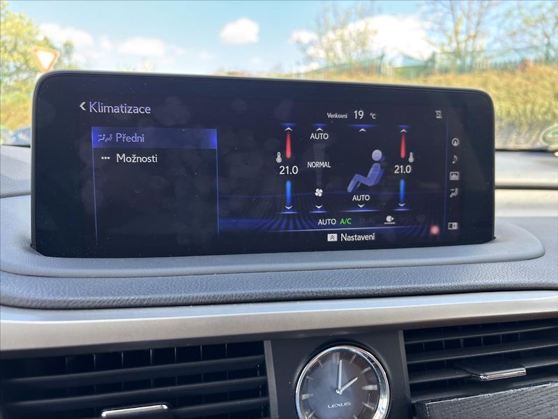 Lexus RX 2,0 i 175kW AT 4x4 Limited edi - fotka 24 z 47
