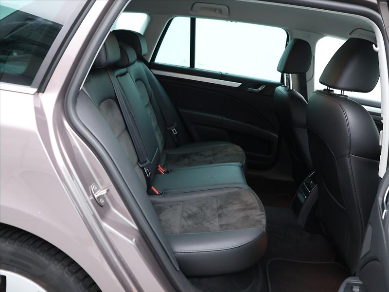 Škoda Superb 2,0 TDI 103kW DSG Elegance - fotka 14 z 31