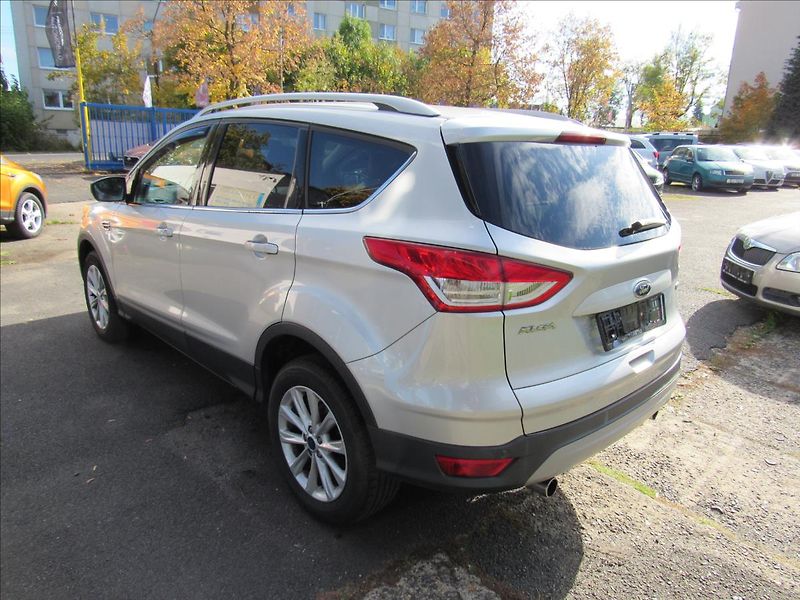 Ford Kuga 1,5 110kW 4x2 - fotka 4 z 36