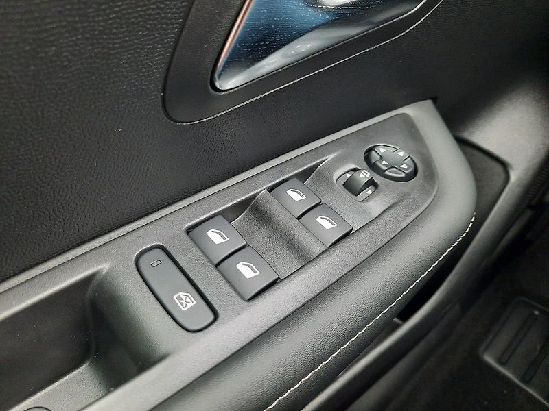 Peugeot 208 (2026) STYLE 1,2 TURBO 100k M6 - fotka 25 z 25