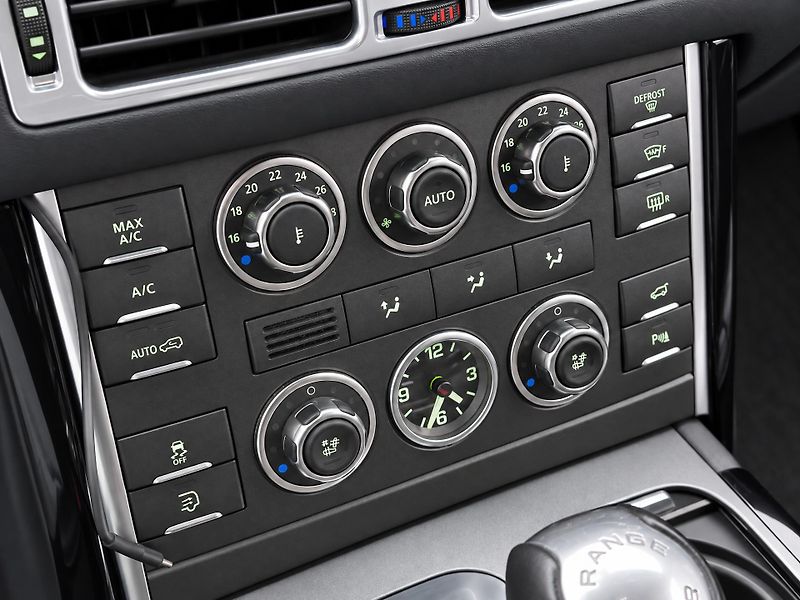 Land Rover Range Rover 5.0 375 kW V8 4x4 CZ Bi-xenon - fotka 27 z 38
