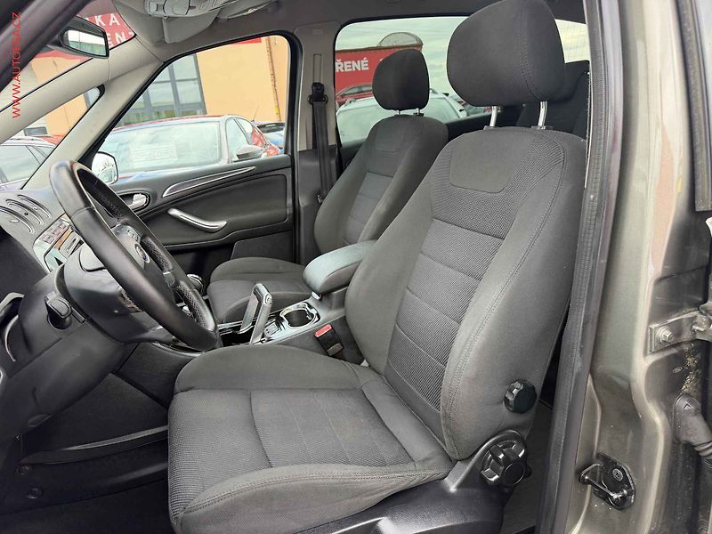 Ford S-MAX (2013) 2.0 TDCi, Titanium - fotka 9 z 16