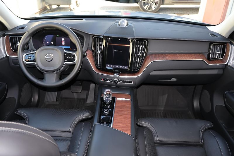 Volvo XC60 (2023) B5 AWD - fotka 11 z 23
