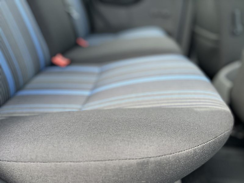 Ford Focus 1.4i 16v KOUPENO V ČR 1.MAJ. - fotka 23 z 33