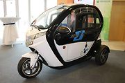 Jsou to elektromobily se třemi