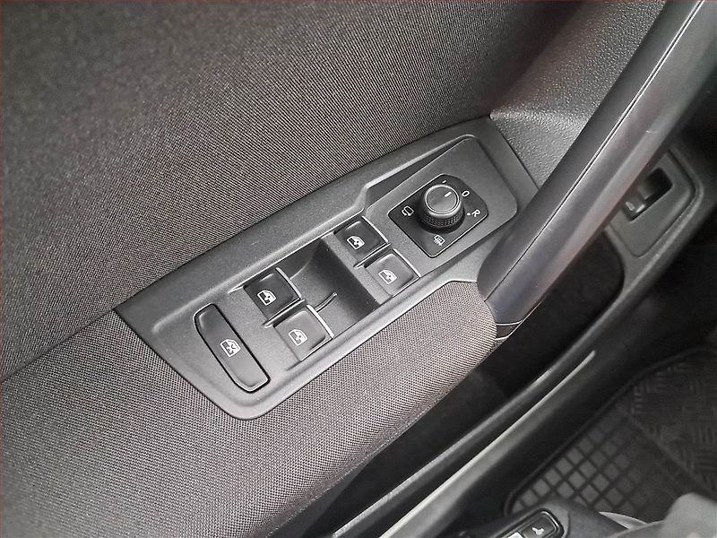 Volkswagen Tiguan (2017) R-Line 2.0 TDI, 4X4, Automat - fotka 19 z 20