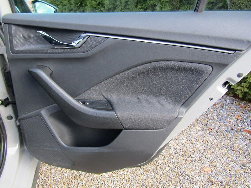 Škoda Kamiq (2021) 1.0 TSI 66kW - fotka 23 z 35