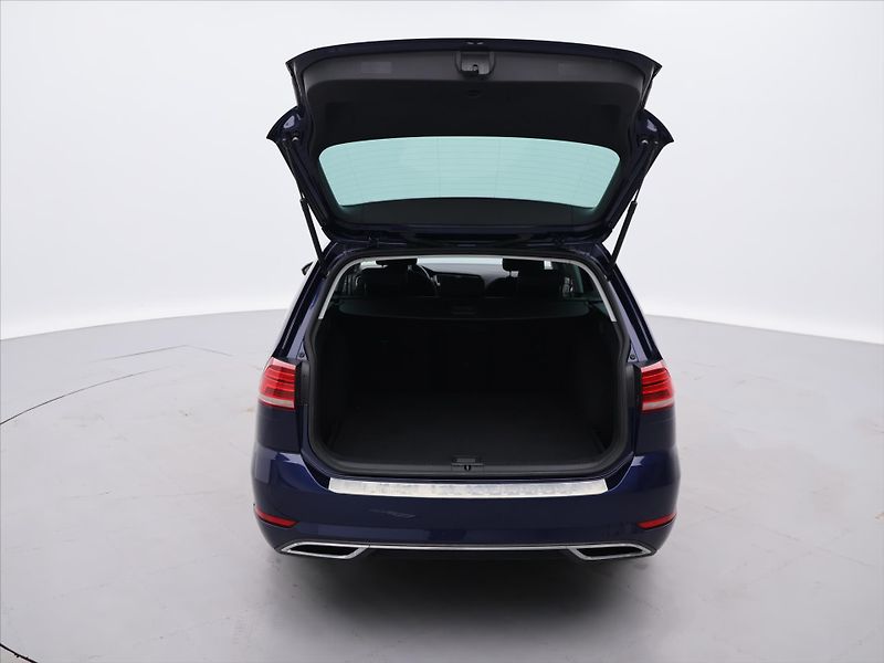 Volkswagen Golf 1,5 TSI 110kW DSG Highline LED - fotka 9 z 24