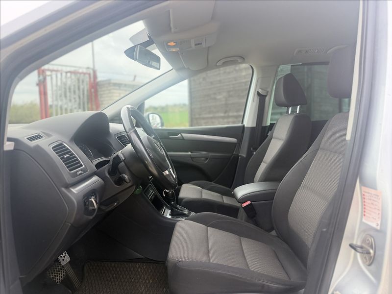 Volkswagen Sharan 2,0 TDI HIGHLINE WEBASTO 125kW - fotka 8 z 21