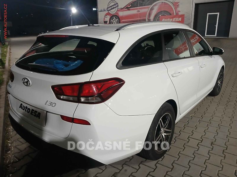 Hyundai i30 (2017) 1.6 CRDi, 2.maj,ČR, AC - fotka 2 z 3