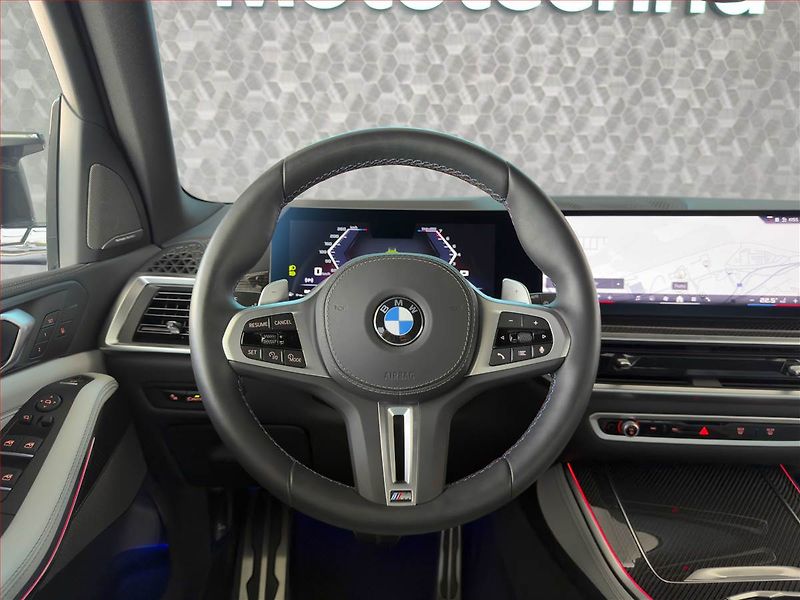 BMW X5 (2025) M60i - fotka 16 z 21