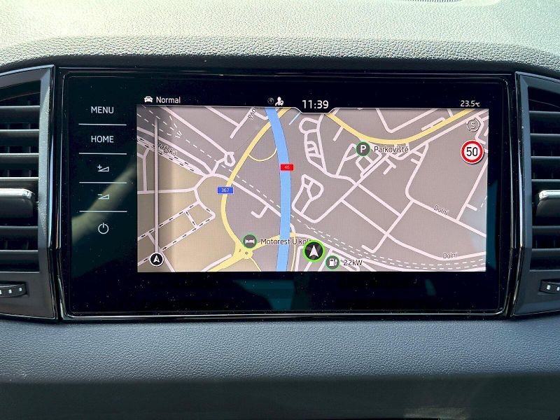Škoda Karoq (2025) DSG 1.5 TSI / 110 kW / SPORTLI - fotka 10 z 33
