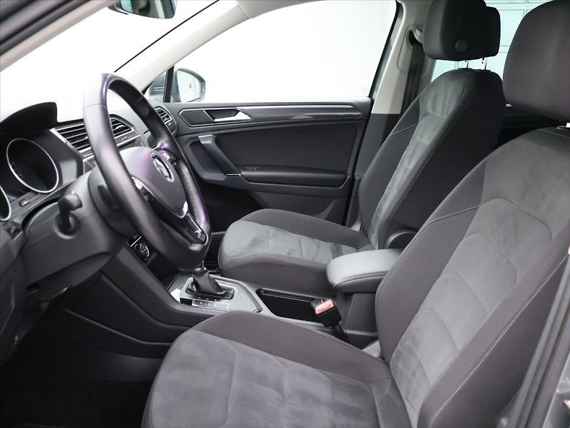 Volkswagen Tiguan 2,0 TDI 110kW DSG R-line DPH - fotka 11 z 32