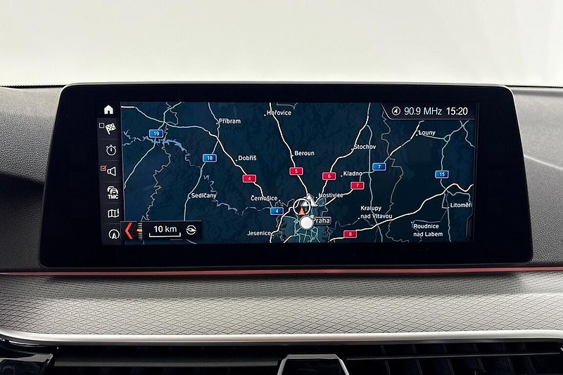 BMW Řada 5 540i xDrive - fotka 18 z 26