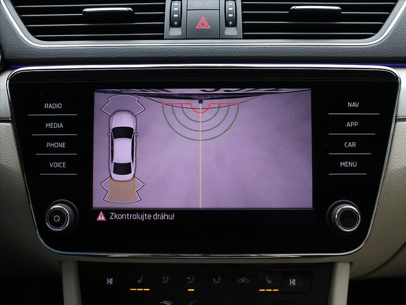 Škoda Superb 2,0 TDI  110 kW DSG DPH CZ - fotka 30 z 43