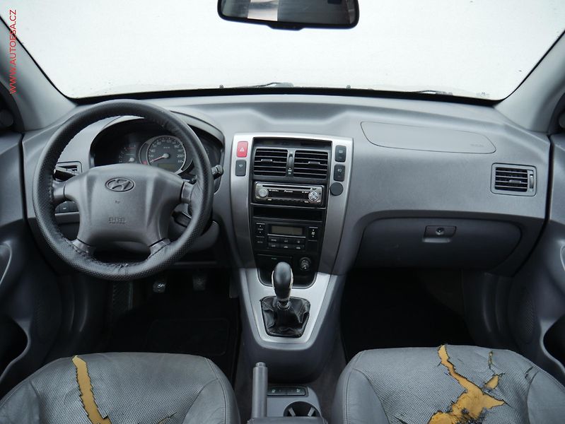 Hyundai Tucson (2005) 2.0CRDi 4x4, TZ, výhř.sed. - fotka 8 z 17