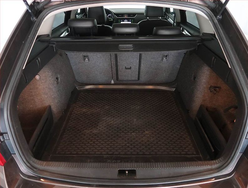 Škoda Octavia (2013) Ambition Plus 2.0 TDI, Automat - fotka 14 z 20