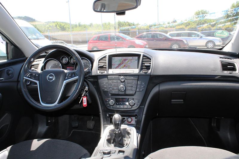 Opel Insignia (2011) REZERVACE - fotka 15 z 16