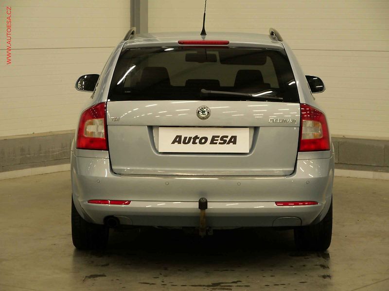 Škoda Octavia (2010) 1.6 TDi, Elegance, xenon - fotka 5 z 25