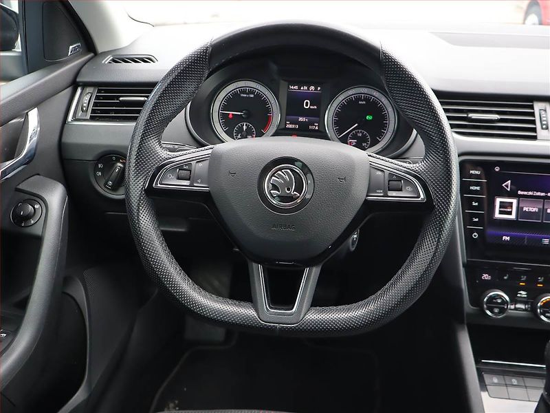 Škoda Octavia (2019) 1.6 TDI, Automat, Navi - fotka 16 z 21