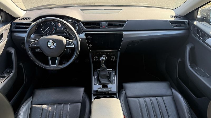 Škoda Superb (2017) 2.0TDI 110KW MANUAL 4X4  - fotka 15 z 25