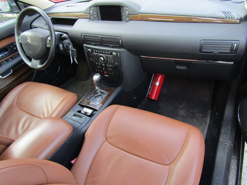Citroën C6 (2008) 2.7 TDI AUTOMAT 1.MAJITEL - fotka 14 z 38