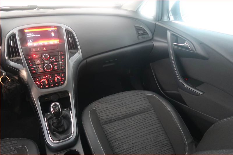 Opel Astra (2016) 1.4 T, Tempomat, Park. senzory - fotka 8 z 18