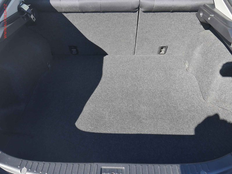 Mazda 6 (2010) 2.0 i, ČR, AC, xenon, park - fotka 7 z 20