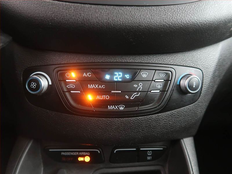 Ford Tourneo Courier (2017) Trend 1.0 EcoBoost, 5Míst, ČR - fotka 14 z 16