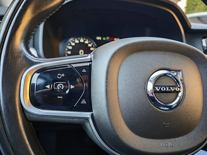 Volvo V90 (2019) 2.0 D4 Momentum 140kW 8AT - fotka 22 z 43