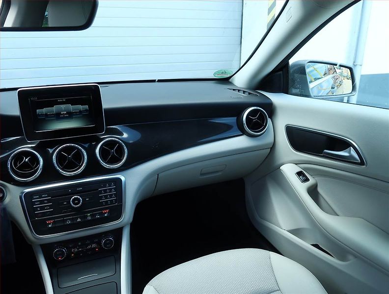 Mercedes-Benz CLA (2015) 180, Automat, Serv.kniha, Kůže - fotka 8 z 22
