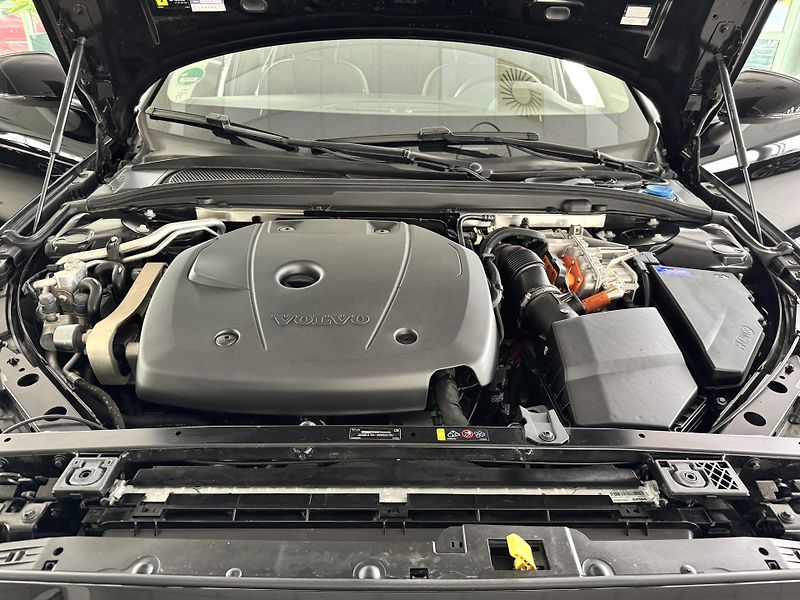 Volvo V60 T6 AWD*Recharge*KeyLess*Tažné - fotka 39 z 39
