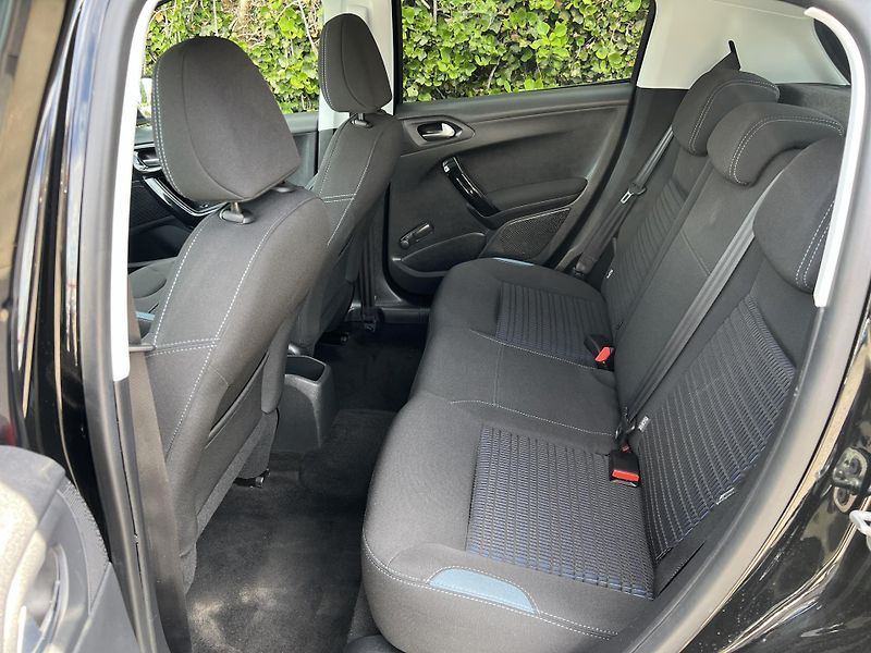 Peugeot 208 1.2i KLIMA PANORAMA TEMPOMAT - fotka 26 z 44
