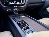 Volvo XC60 T5 AWD // MOMENTUM PRO  - náhled 21
