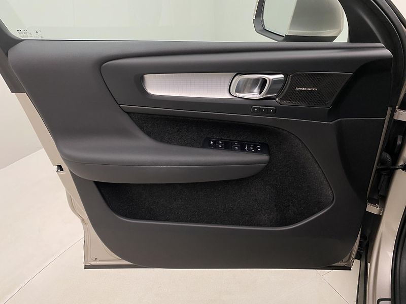 Volvo XC40 B4 BRIGHT PLUS AUT CZ - fotka 7 z 56