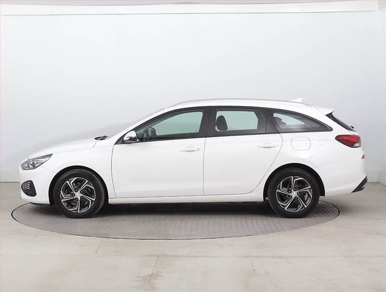 Hyundai i30 (2023) Family Comfort 1.0 T-GDI, ČR - fotka 3 z 17