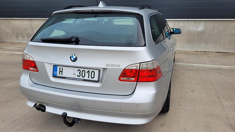 BMW Řada 5 525iA  - fotka 12 z 25