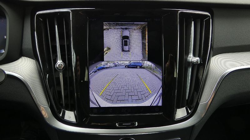 Volvo V60 B4 benzin Plus Dark DCT - fotka 16 z 24