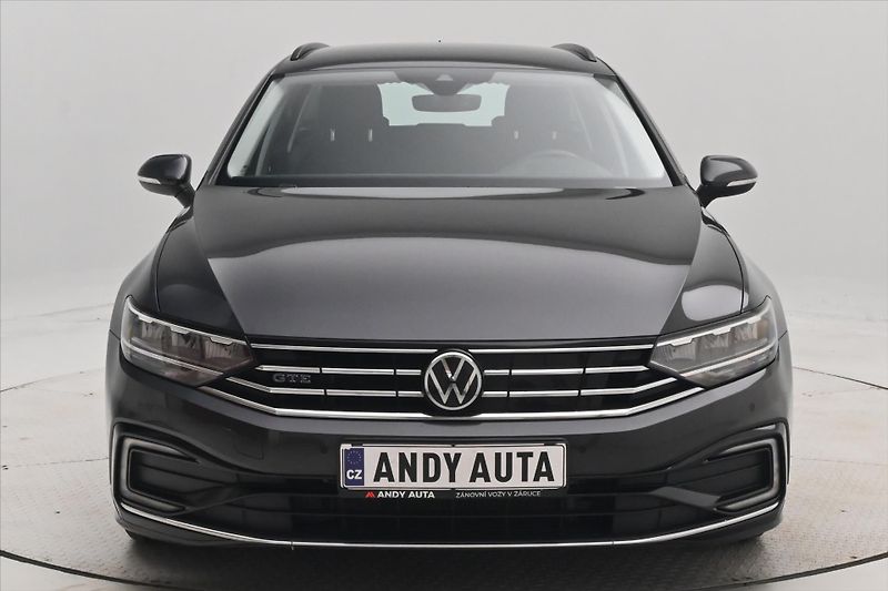Volkswagen Passat 1,4 GTE 160 kW DSG Business Zá - fotka 2 z 32