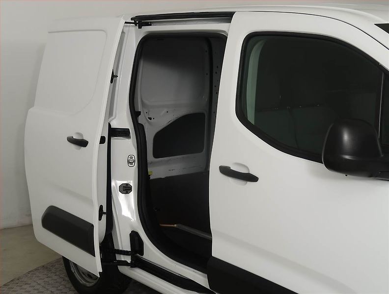Opel Combo (2022) 1.5 CDTI, 3Místa, ČR, DPH - fotka 11 z 18
