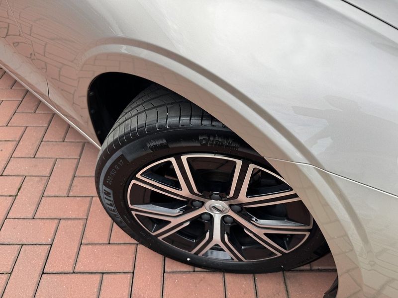 Volvo S60 (2024) 2.0i B4 Core Ad.LED Kamera - fotka 42 z 46