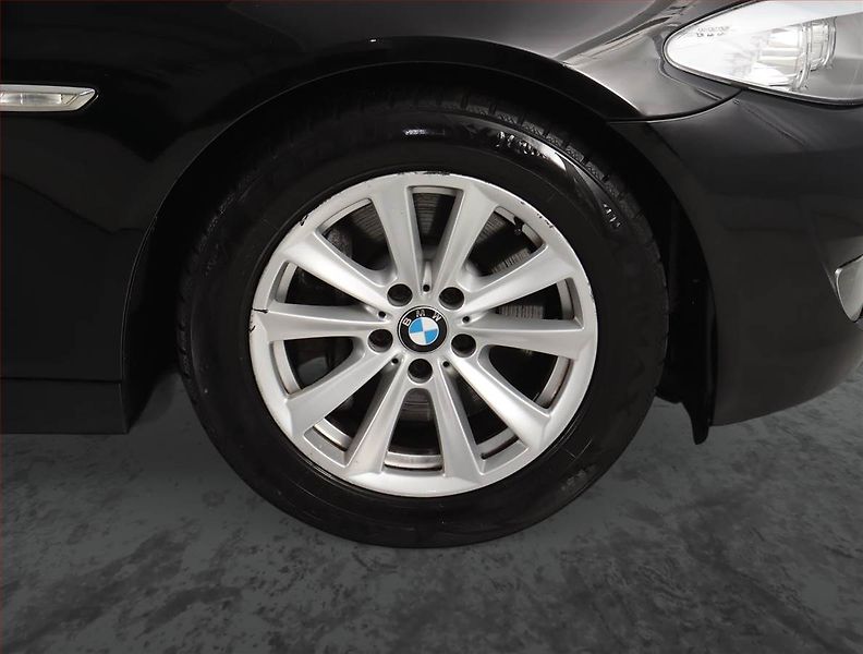 BMW Řada 5 (2013) 530d, Automat, Navi, Xenony - fotka 14 z 24