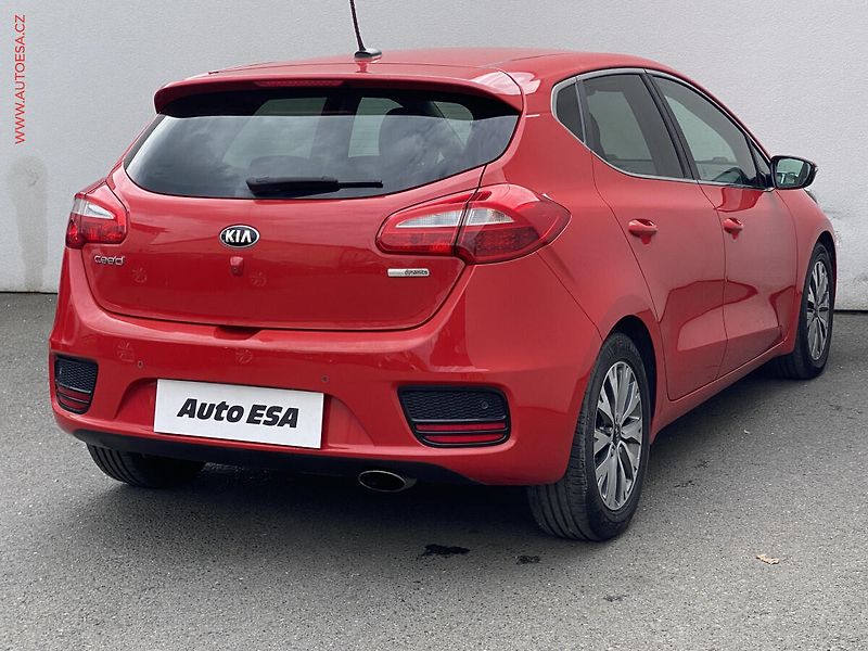 Kia Ceed (2017) 1.6GDi, ČR, AC, kamera - fotka 4 z 19